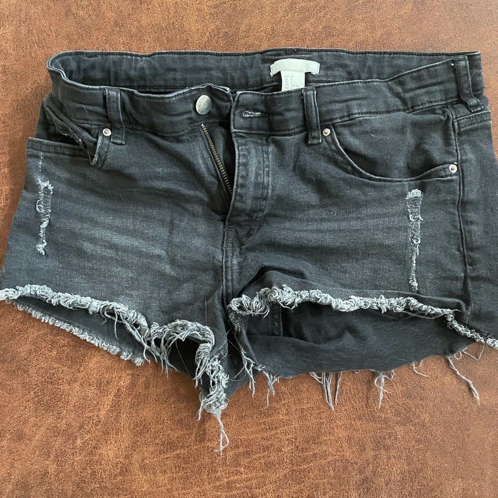 H&M Black Jean Shorts. Size 8.